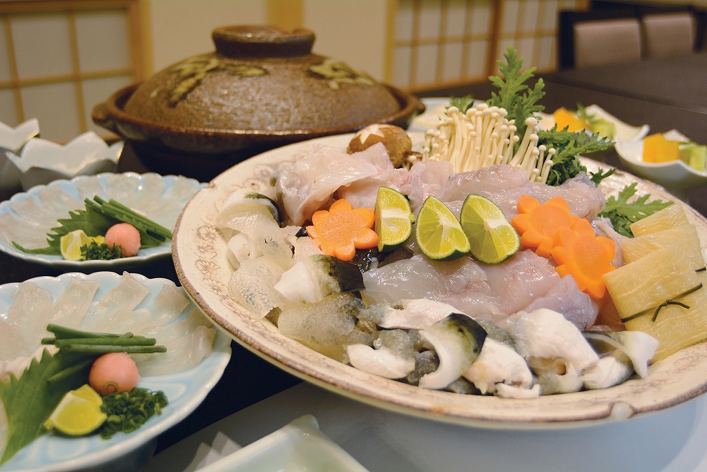 【お鍋】てっちり　6800円（税・サ別）